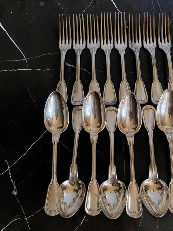 24 couverts de table en métal argenté modèle filet. (photo 2 of 10)