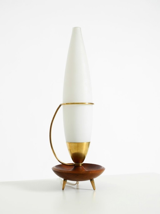 Image 1 of Large, beautiful Mid-Century Modern table lamp made of brass and teak, with a frosted glass shade | 42 cm | 16,5"