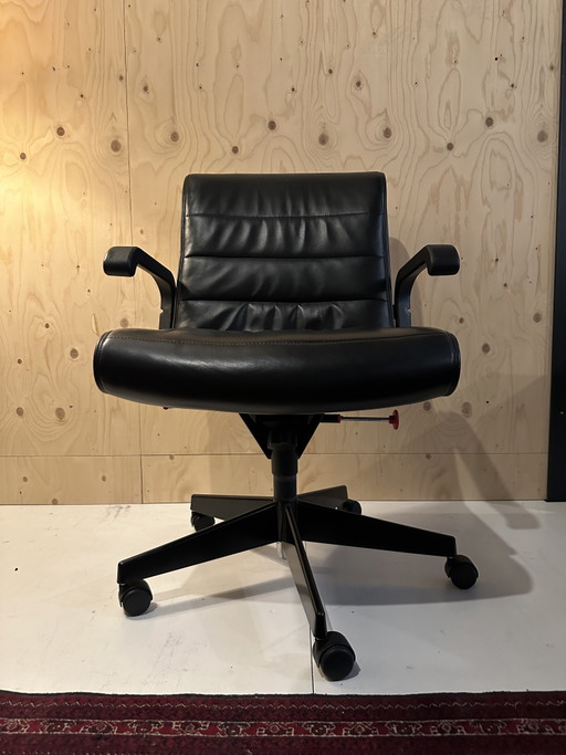 Walter Knoll. Fauteuil de direction conçu par Richard Sapper.