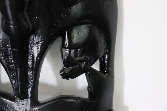 Image 1 of Masque en bois sculpté à la main