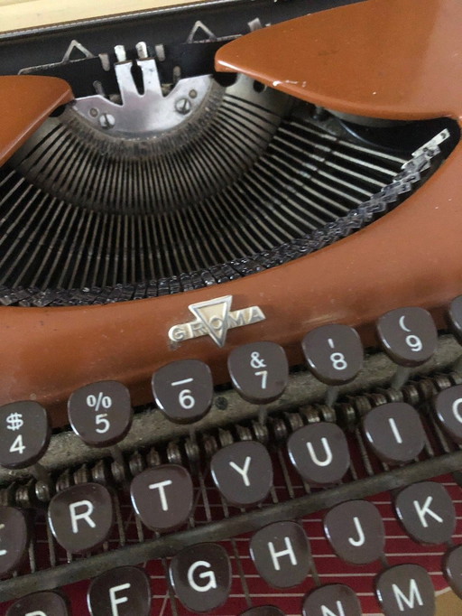 Groma Kolibri Typewriter