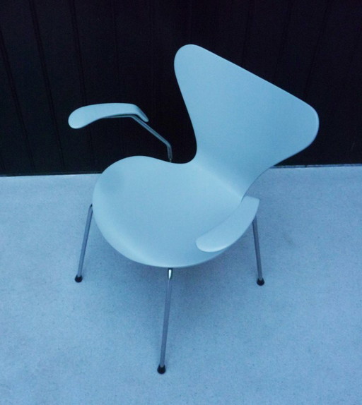 Chaise Mod. 3207 Arne Jacobsen CERDO