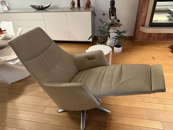 Image 1 of Gealux single-seater recliner with electric controls (retail price was €3248)