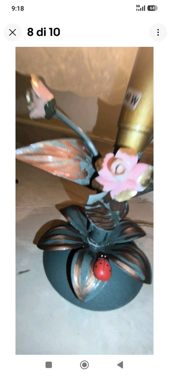 Lámpara de hierro antigua forjada por un maestro herrero. Altura: 28 cm, Ancho: 15 cm. Adorno de flores de (photo 10 of 10)