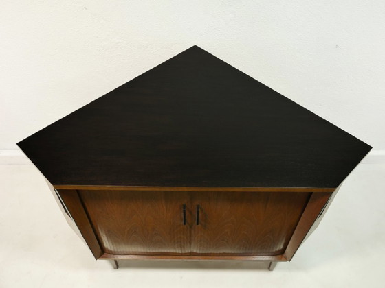 Image 1 of Vintage hoekkast / tv-meubel, walnootfineer, jaren 60, Mid Century, Duitsland