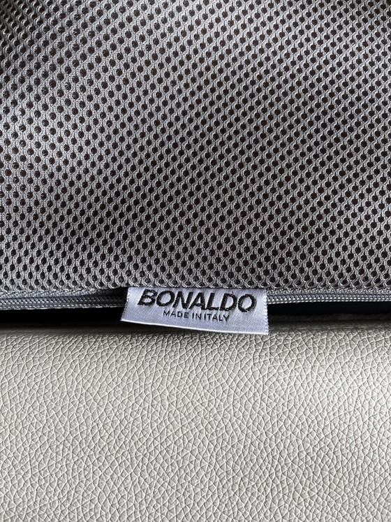 Image 1 of Tweepersoons bed van Bonaldo (wit leer)