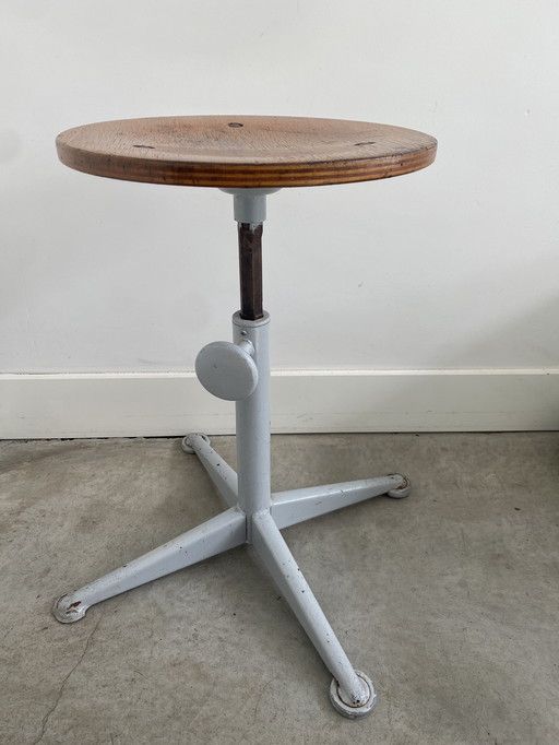 Ahrend de Cirkel Tekenkruk van Friso Kramer