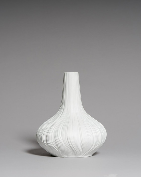 Image 1 of Martin Freyer für Rosenthal Studio-Line: Skulpturale weiße "Plissée"-Porzellanvasen, Deutschland, 1968 - Satz von zwei