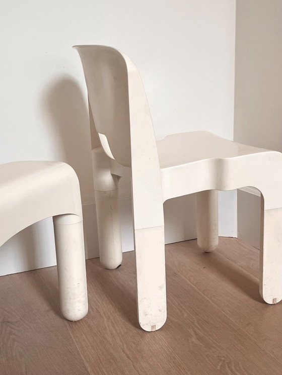 Image 1 of 2 Chaises Vintage "Universale" par Joe Colombo pour Kartell - Blanc