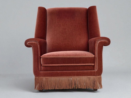 Poltrona danese con schienale alto, anni '70, rivestimento in velluto rosa salmone, legno di faggio.