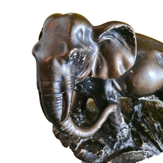 Image 1 of Ancien éléphant en plâtre français