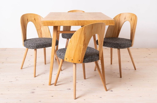 Eettafel met set van 4 eetkamerstoelen van Antonin Šuman, opnieuw gestoffeerd, Tsjechoslowakije, jaren 60