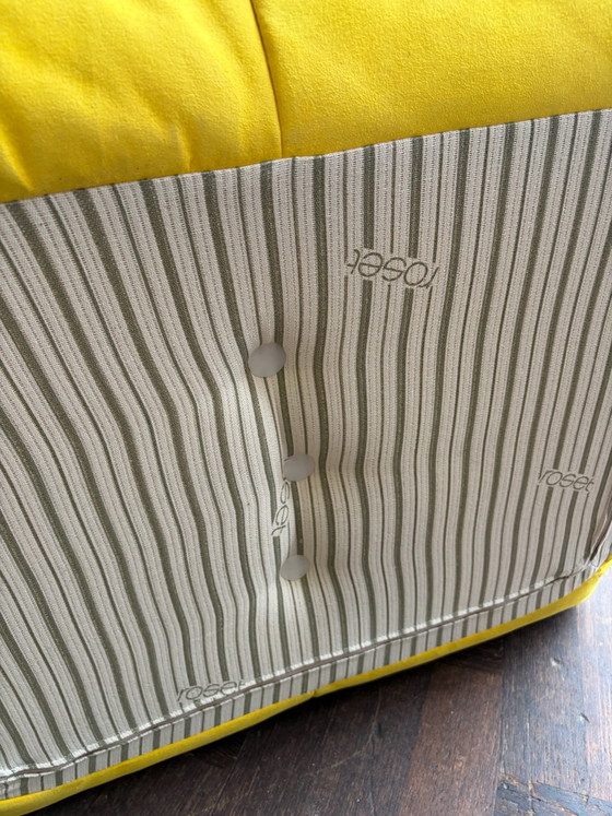 Puf Togo de Ligne roset, Reposapiés y pufs, Textil, Amarillo (foto 5 de 5)