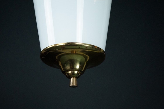 Image 1 of Lanterna a sospensione Mid-Century in ottone e vetro lattimo di Murano, Italia, anni '50.