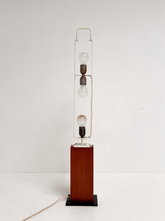 Lámpara de teca de mediados de siglo, 98 cm, década de 1970. – Lámparas de pie, Metal (photo 10 of 11)