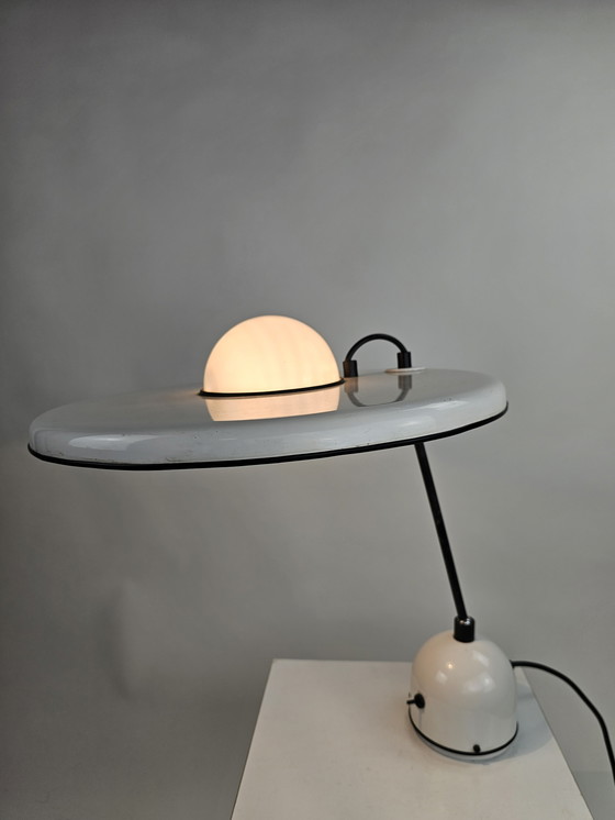 Image 1 of Zeer bijzondere space age tafellamp metaal en kunststof bol 