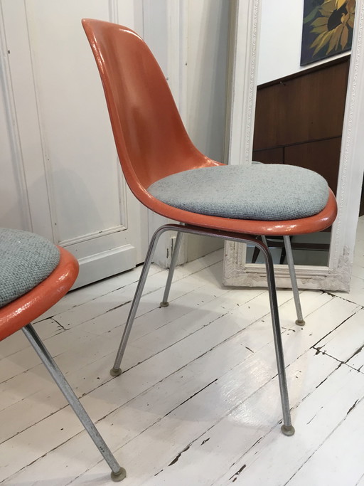 2x chaise en fibre de verre Herman Miller