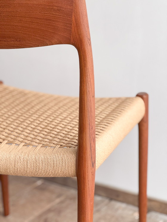 Image 1 of Mid Century Deense Teakhouten Eetkamerstoelen # 77 door Niels O. Møller, J. L. Moller, Set van 6