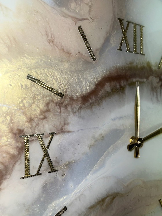 Image 1 of Horloge murale moderne en résine époxy
