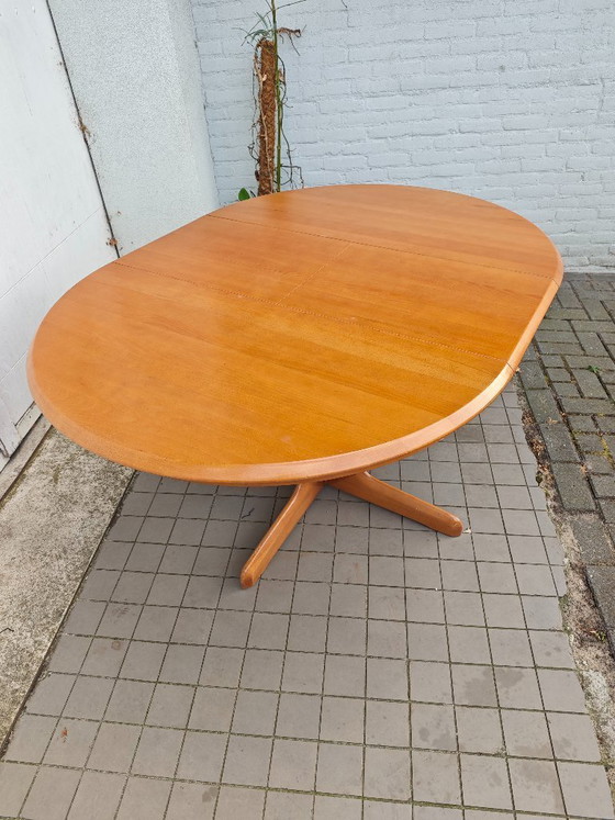 Vintage Round Extendable Table - Wood – Dining tables (photo 14 of 14)