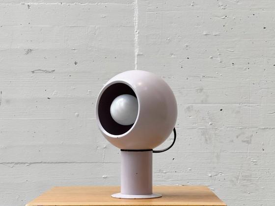 Image 1 of Set di 2 lampade da tavolo a forma di occhio magnetico, color lilla, Italia, anni '70