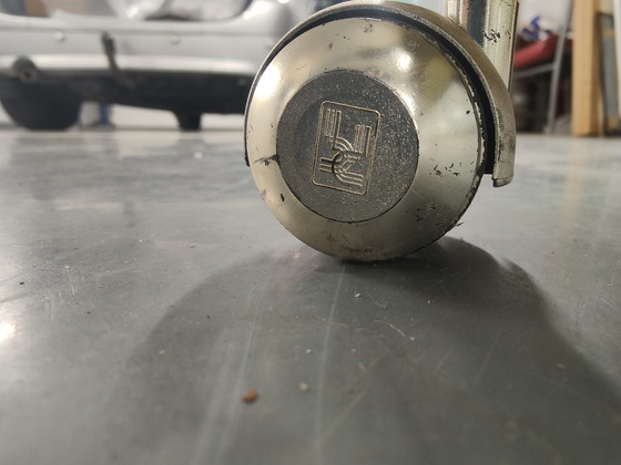 Image 1 of Table Chariot de Bar Français Or Chrome Paris par Pierre Vandel 1960s