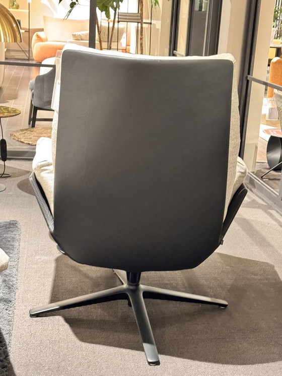 Image 1 of Fauteuil avec repose-pieds modèle Cordia de COR