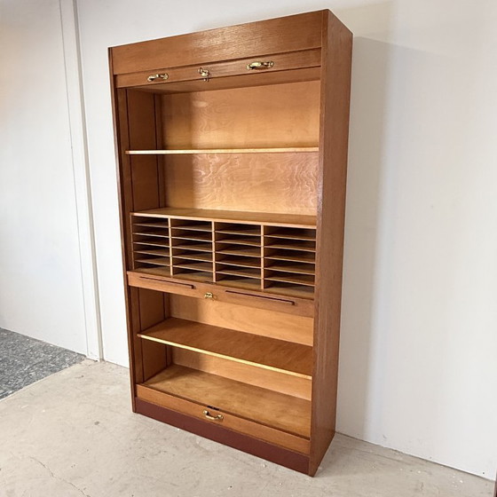 Vintage Oak Tambour Door Cabinet / Filing Cabinet - Mid-Century Modern - Germany 1960s – Wood (photo 5 of 15)