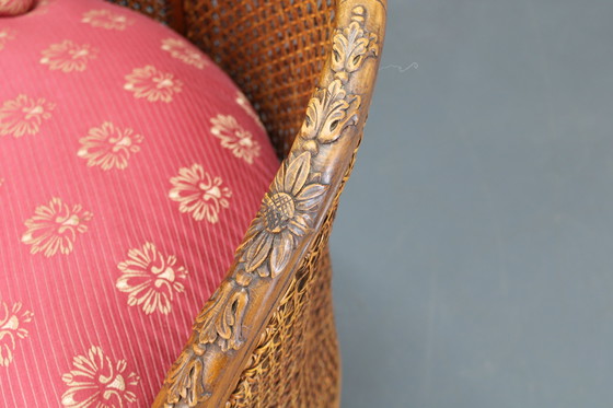 Image 1 of Antico divano intagliato con sponde a canne, Cecoslovacchia