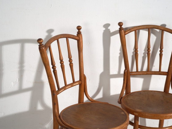 Antikes Set von 4 Bugholzstühlen aus gebogenem Holz – Mitteleuropa, um 1900 – Thonet, Esszimmerstühle, Metal (photo 23 of 40)