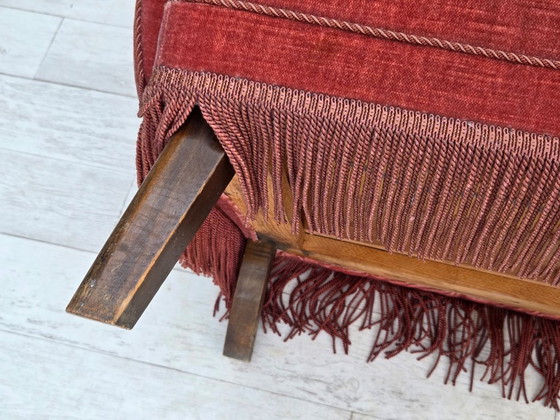 Image 1 of Sofá danés de 2 plazas de la década de 1970, tapizado en terciopelo rosa salmón y madera de roble.