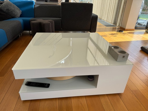 Moderner Couchtisch