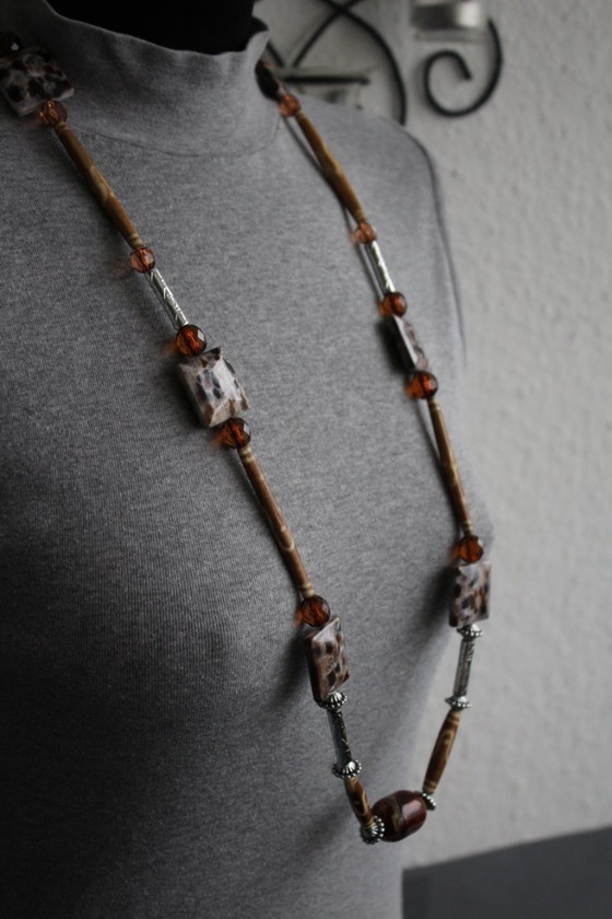 Image 1 of Handgemaakte statementketting met grote blokken in luipaardprint – gegarandeerd een blikvanger.