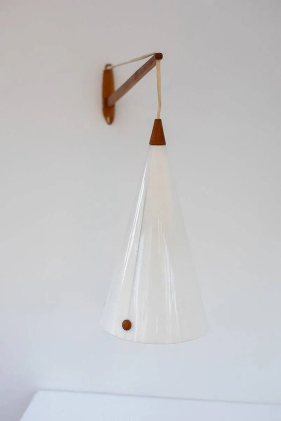 Image 1 of Applique murale suédoise en teck, style milieu du siècle, conçue par Uno et Östen Kristiansson pour Luxus, années 1960