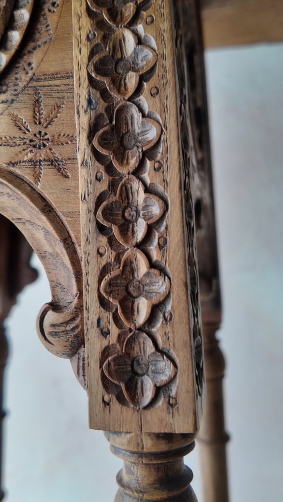 Image 1 of Tavolino laterale antico bretone in legno massello intagliato - Arte popolare del XIX/XX secolo