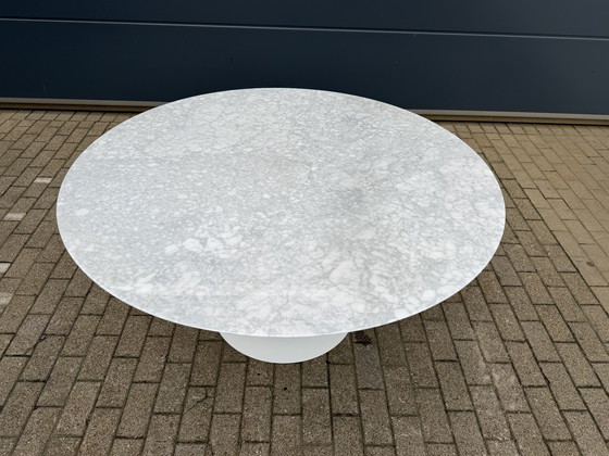Image 1 of Original round Knoll Tulip dining table (152cm) in Carrara marble, Eero Saarinen