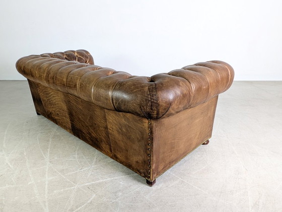 Image 1 of Originele handgemaakte Chesterfield-bank, Engeland 1920, leer, antiek