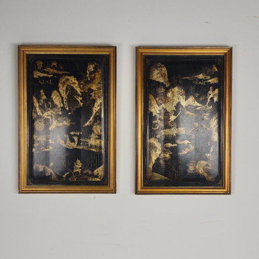Impresionante par de paneles de estilo chinoiserie del siglo XIX con marcos dorados.