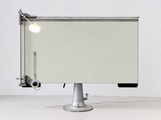 Image 1 of Hydraulischer Höhenverstellbarer Tisch mit integrierter Arbeitsleuchte von Nike Eskilstuna, Schweden, 1950er Jahre