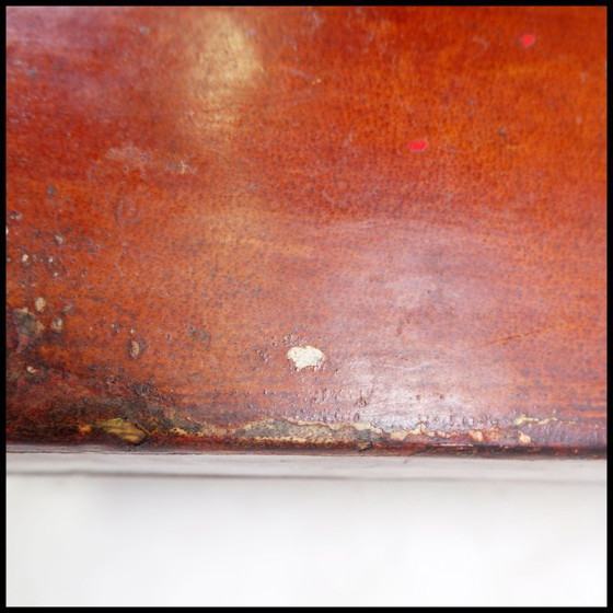 Image 1 of  Malle chinoise en cuir laqué rouge du début du XXe siècle