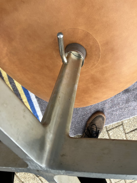 Image 1 of Original Vintage Fritz Hansen Swan Chair From 01-1975 in Beautiful Vintage Camel-Cognac Leather. In New Condition!!!