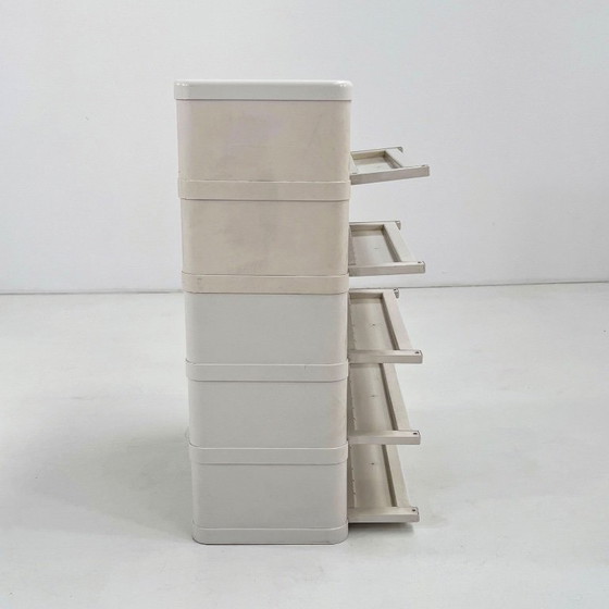 Cómoda blanca de 5 cajones, modelo 4964, diseñada por Olaf Von Bohr para Kartell en la década de 1970. (photo 4 of 10)