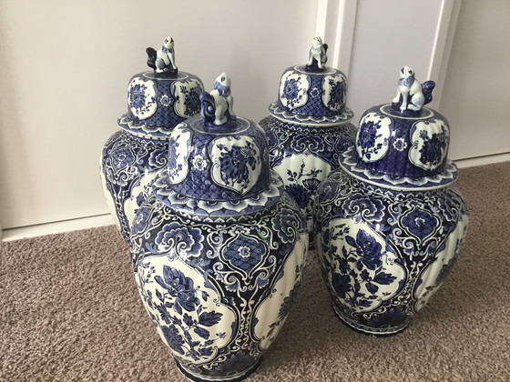 Image 1 of Königliche Sphinx Maastricht Delft Vase Urne