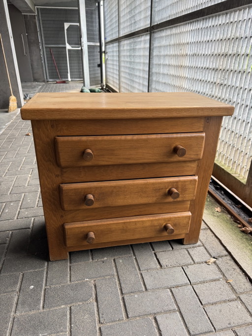 Commode in brutalistische stijl