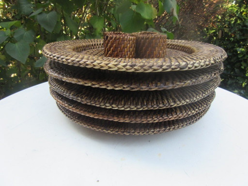 Set di 5 tovagliette rotonde vintage in rattan intrecciato (diam. 32 cm) e 4 anelli portatovagliolo vintage