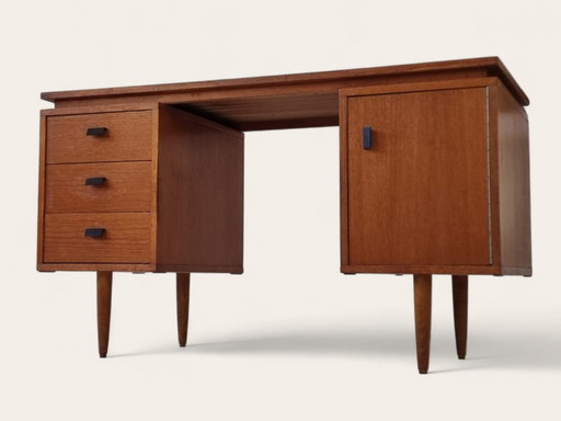 Schreibtisch aus der Mitte des Jahrhunderts