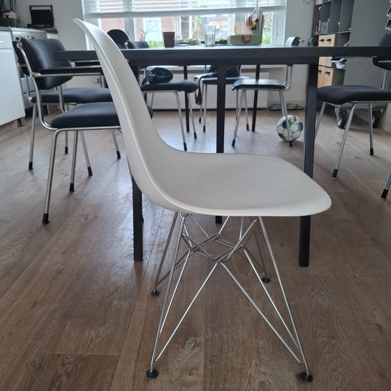 Image 1 of Sedia Vitra Eames bianca DSR cromata
