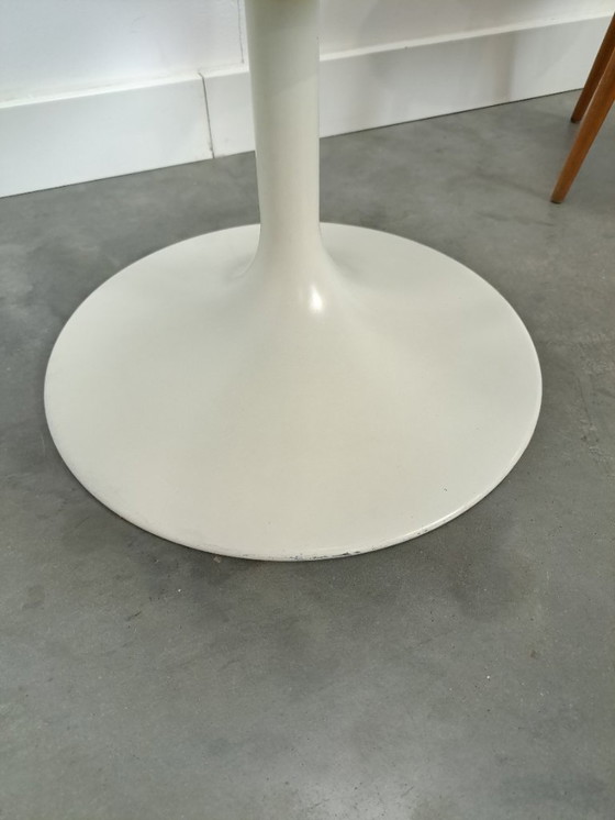 Image 1 of Sgabello a tulipano in metallo bianco dell'era spaziale