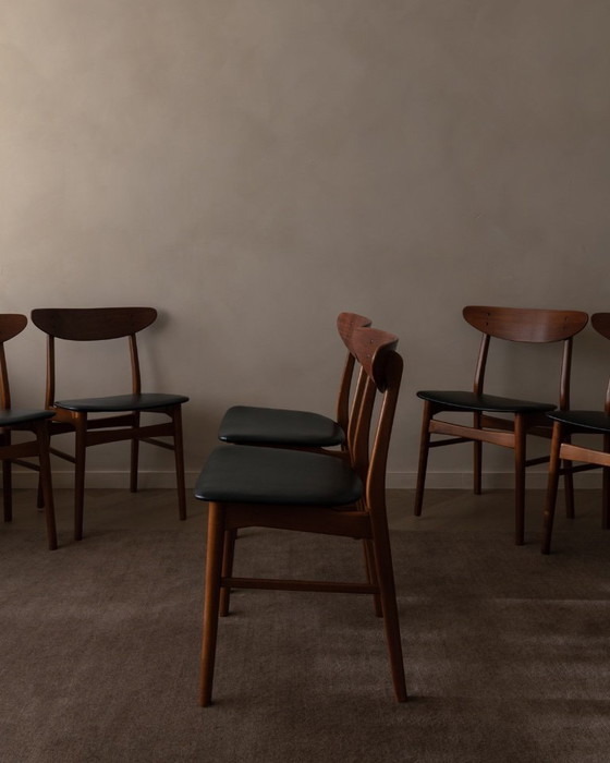 Image 1 of Juego de 6 sillas de comedor danesas de mediados de siglo · Teca y escayola negra