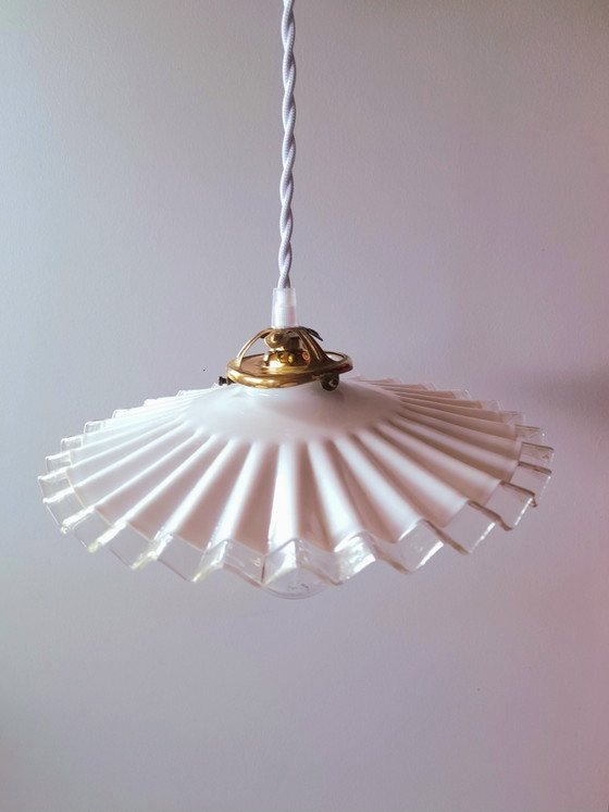 Image 1 of Hanglamp van geplooid opaalglas, 1950